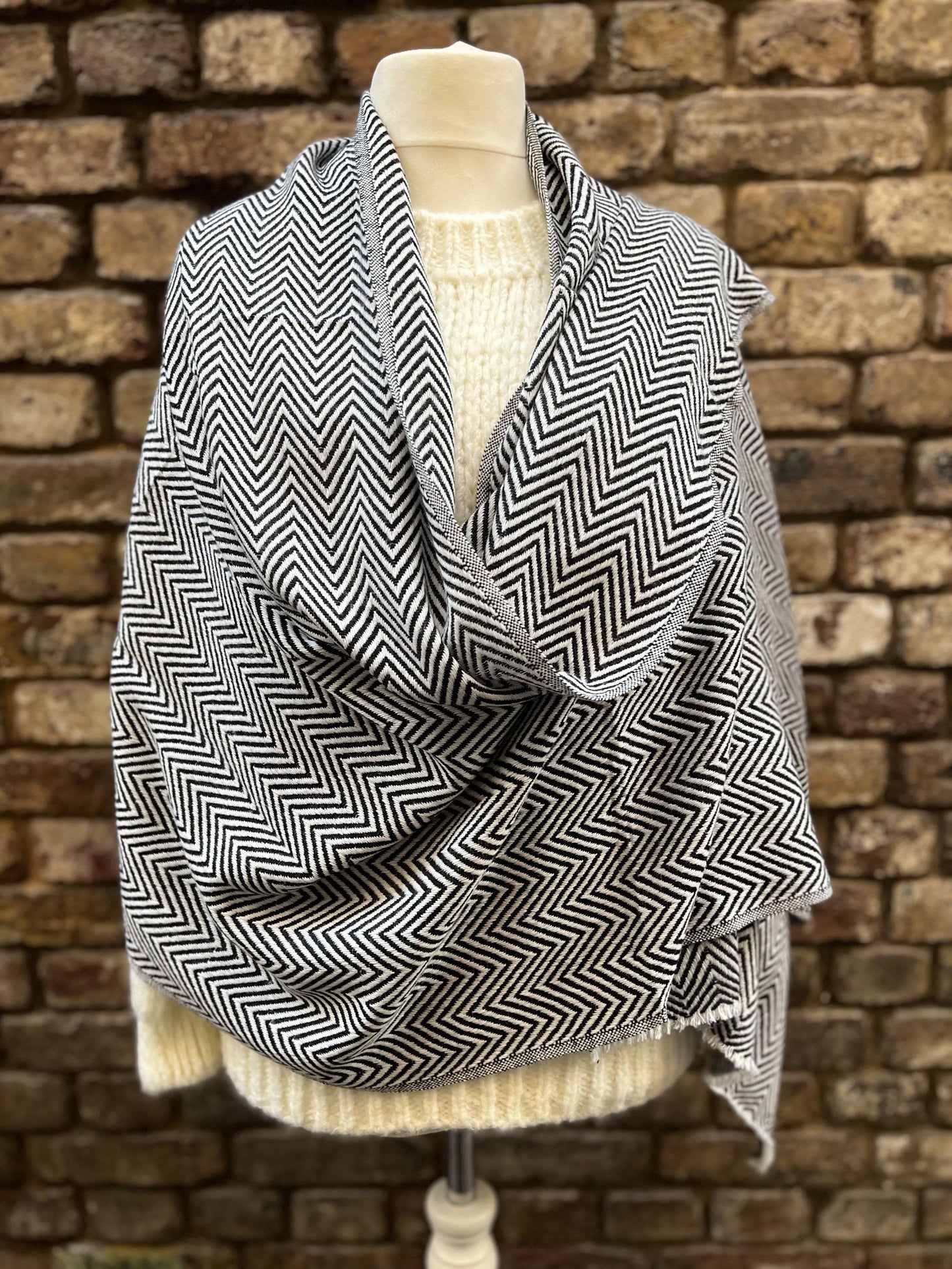 Herringbone Heritage – Handwoven Cashmere Blend Scarf